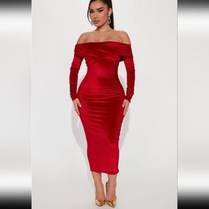 FASHION NOVA- RED VELVET MIDI DRESS SIZE LARGE